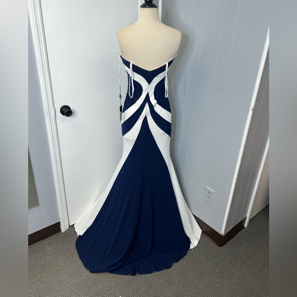 Prom dress - Picture 3 of 5